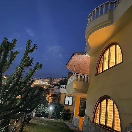 Nas-a Luxury, 6 Bedroom, 3 Bathroom *