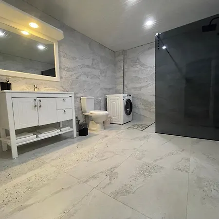 וילה Nas-a Luxury, 6 Bedroom, 3 Bathroom *