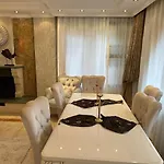 Nas-a Luxury, 6 Bedroom, 3 Bathroom Вілла