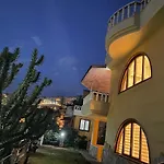 Nas-a Luxury, 6 Bedroom, 3 Bathroom *