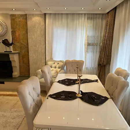 Luxury, 6 Bedroom, 3 Bathroom Villa