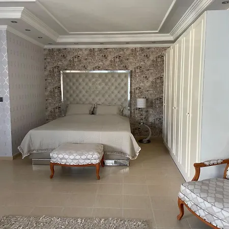 Villa Luxury, 6 Bedroom, 3 Bathroom *