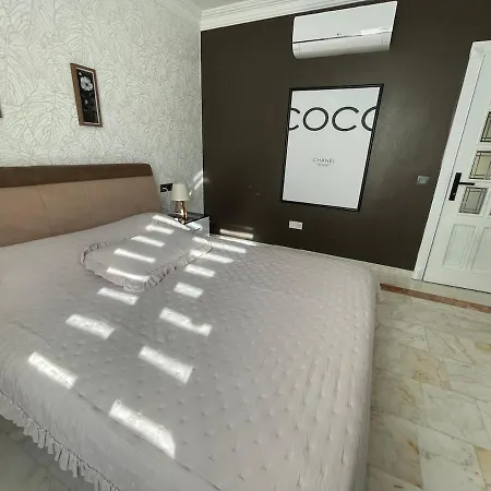 Luxury, 6 Bedroom, 3 Bathroom *