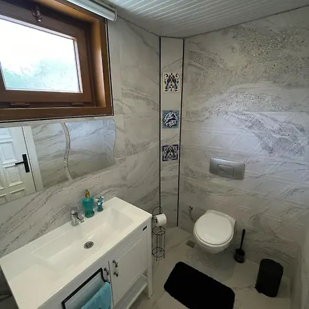 Luxury, 6 Bedroom, 3 Bathroom