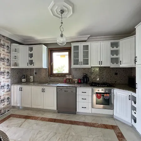 Luxury, 6 Bedroom, 3 Bathroom