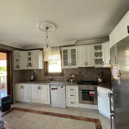 Nas-a Luxury, 6 Bedroom, 3 Bathroom Вілла