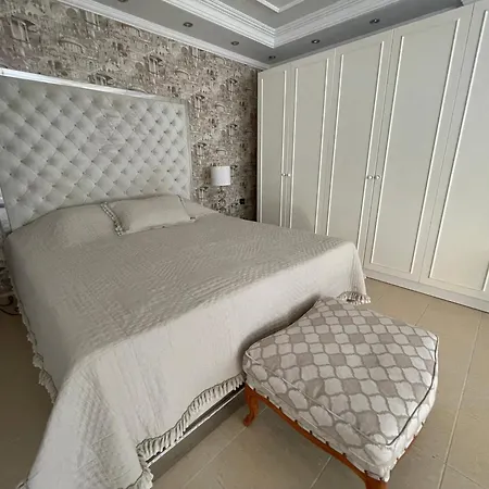 Nas-a Luxury, 6 Bedroom, 3 Bathroom אלאניה