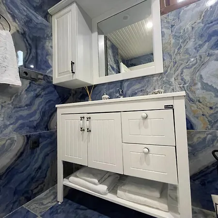 Nas-a Luxury, 6 Bedroom, 3 Bathroom Вілла *