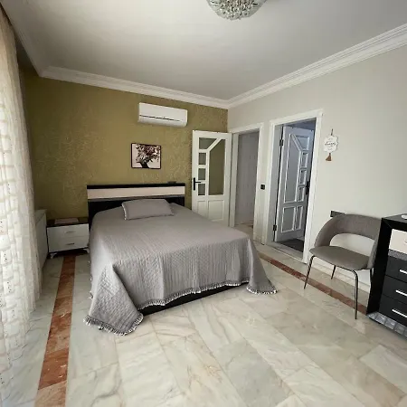 Nas-a Luxury, 6 Bedroom, 3 Bathroom Vila *