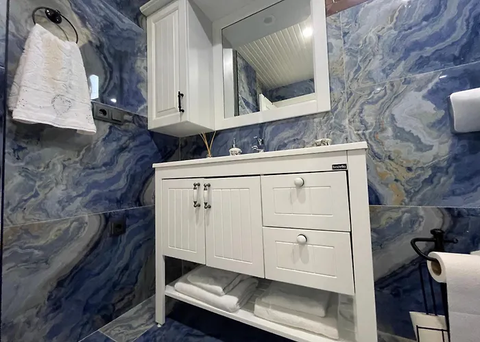 Nas-a Luxury, 6 Bedroom, 3 Bathroom וילה *