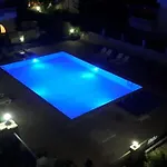 Nas-a Luxury, 6 Bedroom, 3 Bathroom *