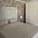 Nas-a Luxury, 6 Bedroom, 3 Bathroom *
