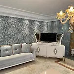 Nas-a Luxury, 6 Bedroom, 3 Bathroom Vila *
