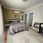 Nas-a Luxury, 6 Bedroom, 3 Bathroom Vila *