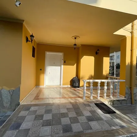 Nas-a Luxury, 6 Bedroom, 3 Bathroom Vila
